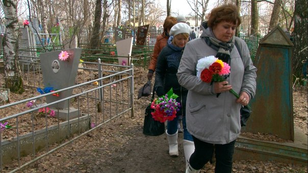 День поминовения усопших. В Радоницу многие первоуральцы посетили могилы родных и близких