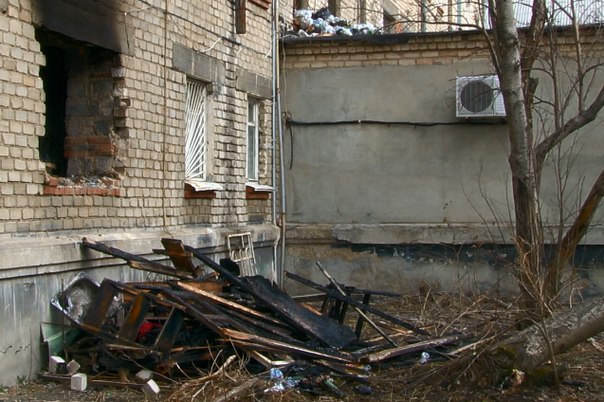 Двое пострадавших и 60 эвакуированных. Ранним утром в Первоуральске загорелось общежитие