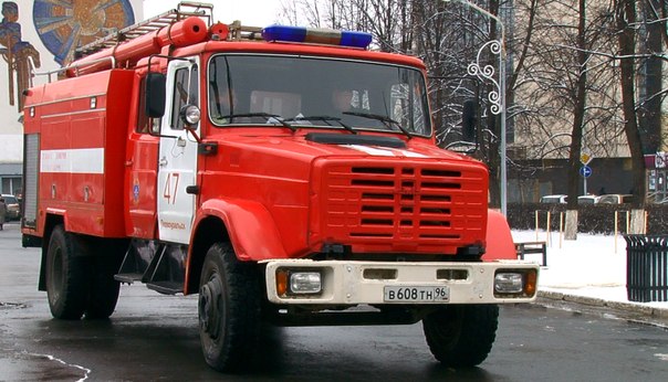 Пожарные гидранты в норме! Первоуральские огнеборцы готовятся к празднованию 9 мая