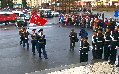 Копию Знамени Победы привезли в Первоуральск   		  