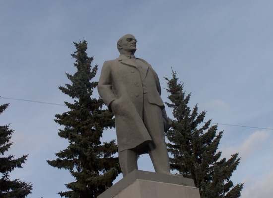 Памятник Ленину приводят в порядок