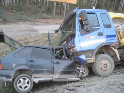 На трассе столкнулись грузовик и ВАЗ–21140, погиб водитель легковой машины