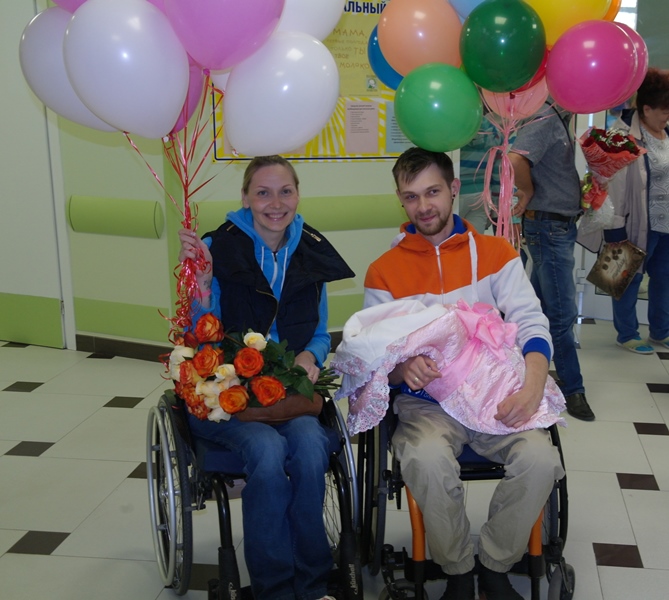 Свердловчанка, прикованная к инвалидной коляске, родила здорового ребёнка