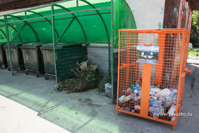 В Первоуральске начали устанавливать специальные контейнеры для раздельного сбора мусора