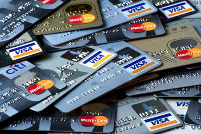Банковские карты защитят от мошенников контактными чипами