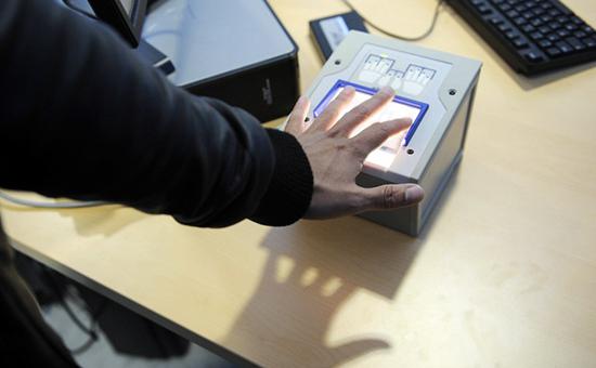 Россияне с 14 сентября будут сдавать отпечатки пальцев для шенгена