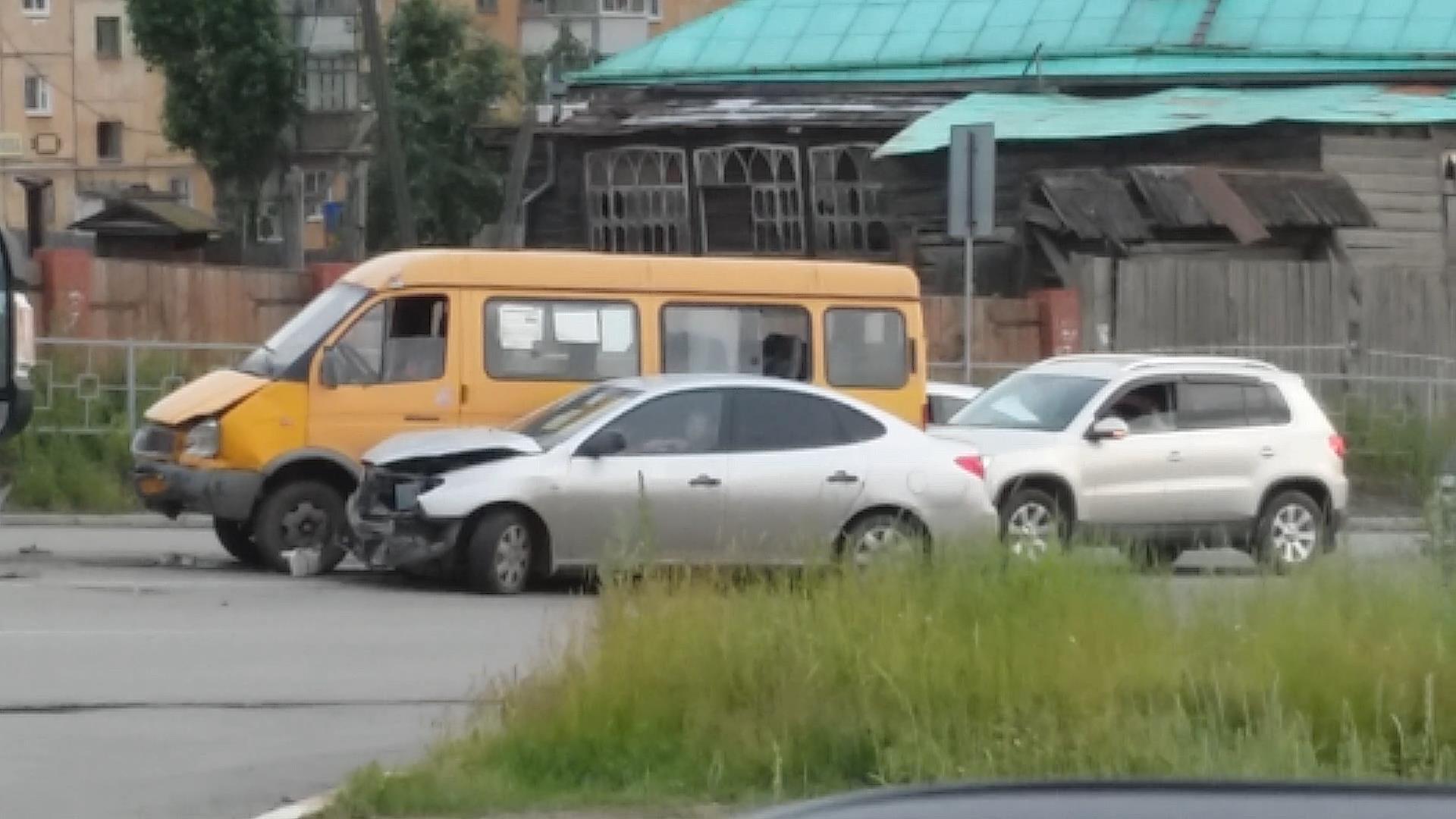4 машины столкнулись на улице Ленина