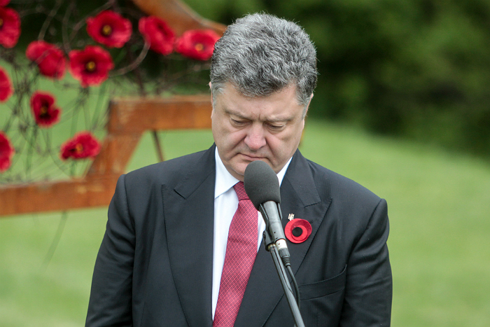 Порошенко подписал закон, разрешающий допуск на Украину иностранных войск
