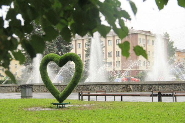 В Первоуральске на площади Победы появилось сердце