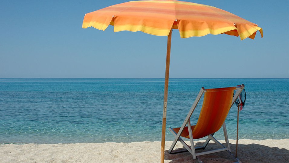 Заграничные курорты или российские пляжи: где отдохнуть этим летом?