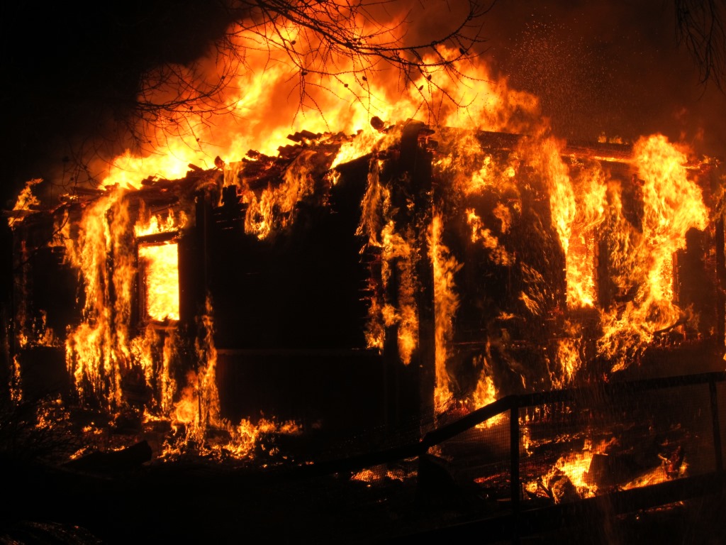 В деревне Трёка в результате пожара погиб 66-летний мужчина