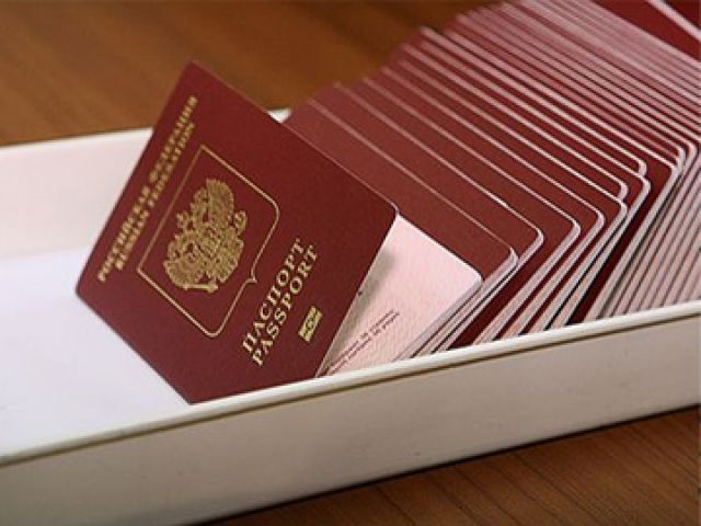 Правительство поддержало законопроект о втором загранпаспорте