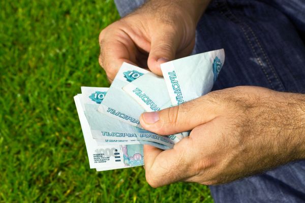 Для счастья россиянам нужна зарплата в 175 тысяч рублей