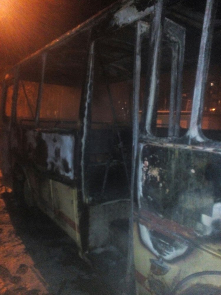 В Первоуральске кондуктор вытащила из горящего автобуса двух детей