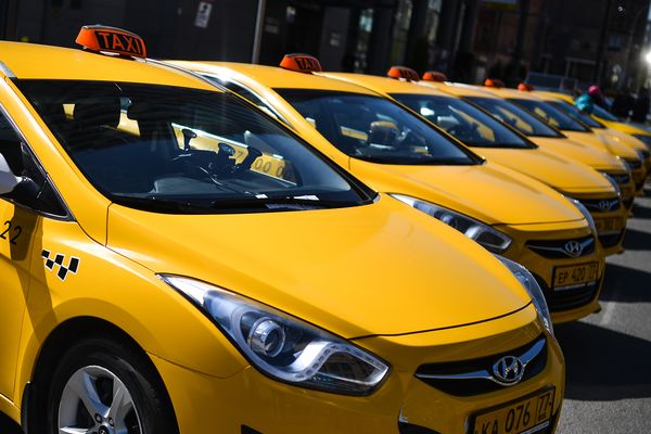 В Госдуме пообещали ужесточить наказание для нелегальных таксистов