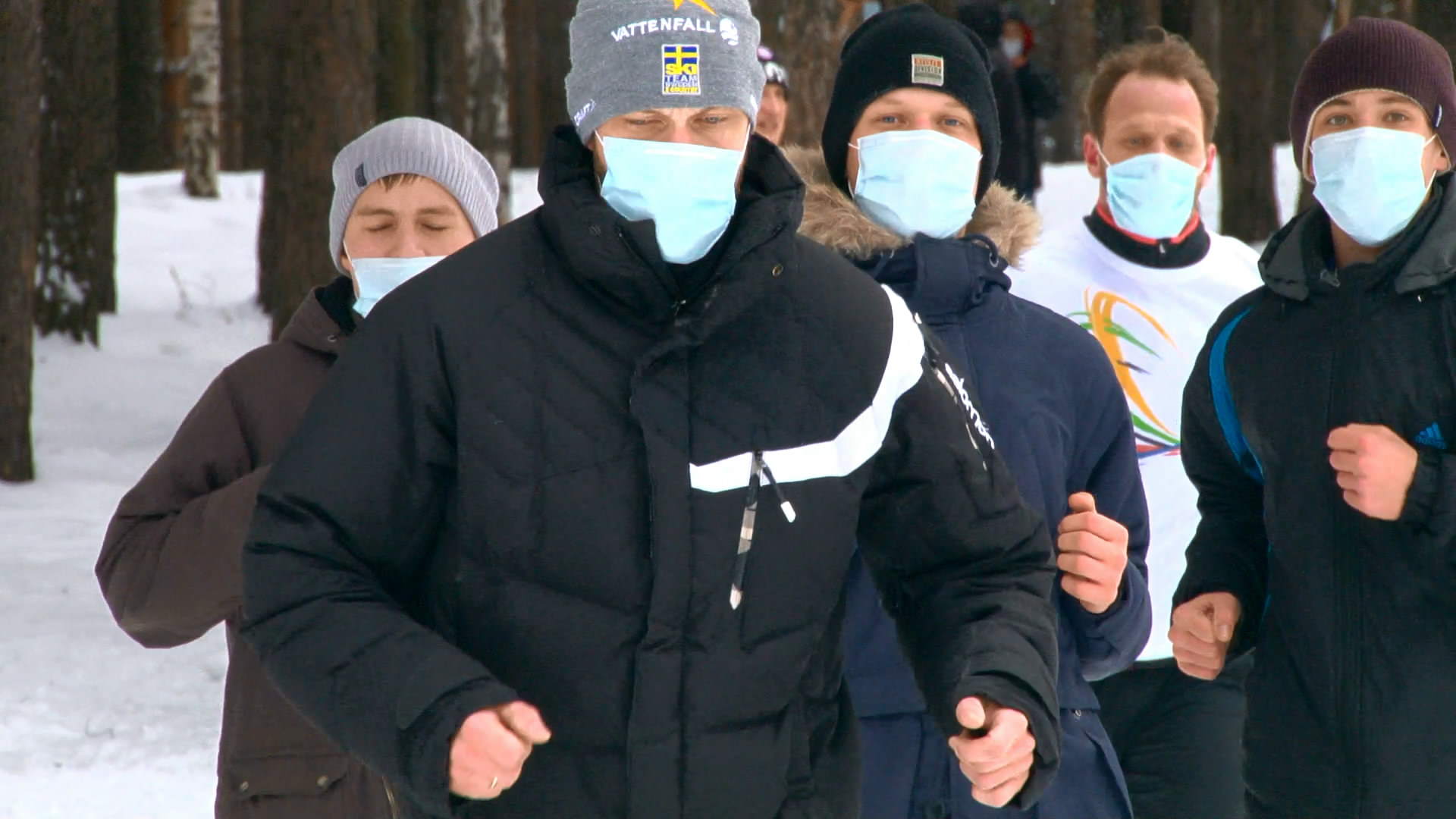 Бегом против гриппа. Первоуральские спортсмены вышли на профилактический забег
