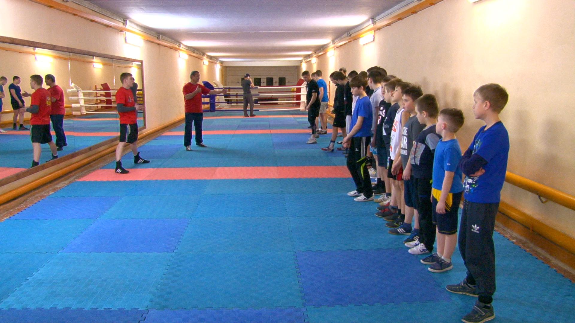 Чемпион России по боксу провел мастер-класс в Первоуральске