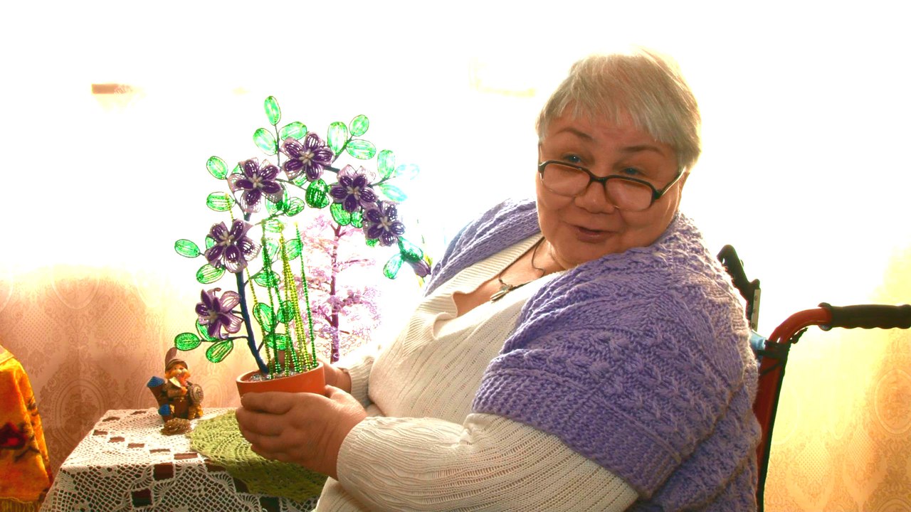 Первоуральская пенсионерка создает из бисера уникальные вещи 