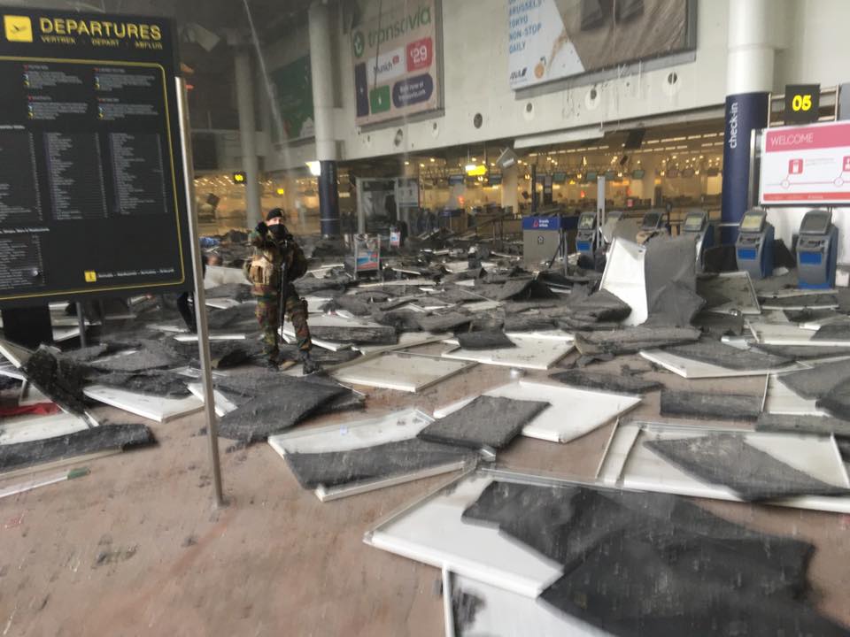 В аэропорту Брюсселя произошло два взрыва