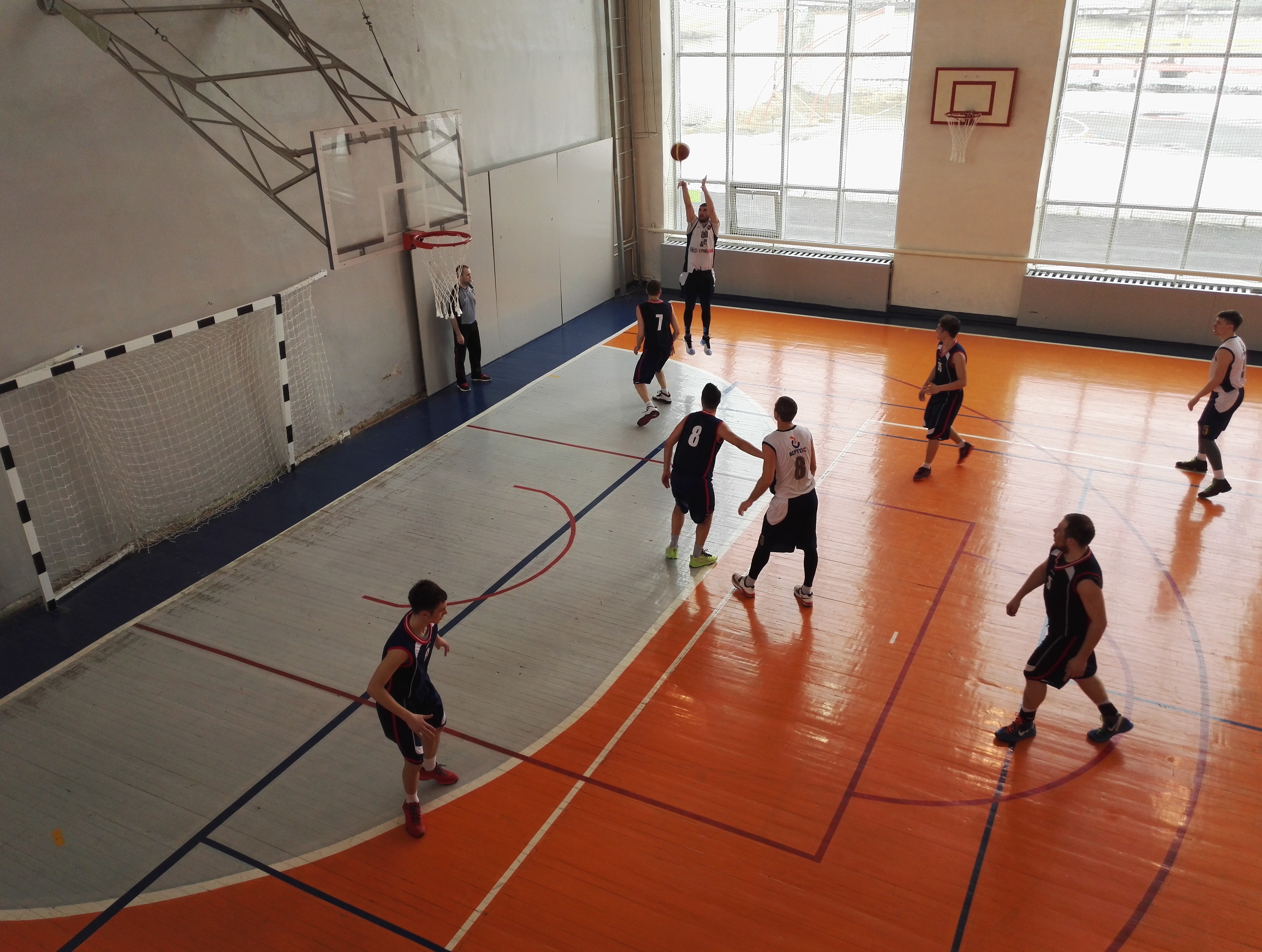 В Первоуральске проходит полуфинал городского чемпионата по баскетболу
