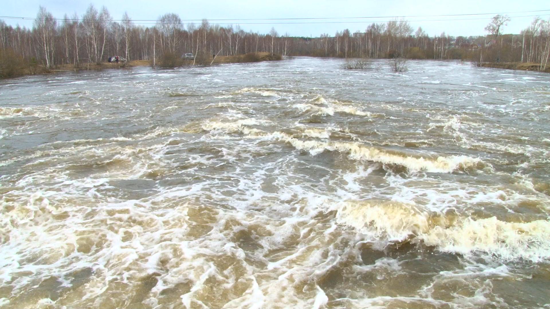 Уровень воды в реке Чусовой превысил максимальную отметку