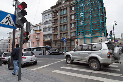 В России разработали дорожный знак «Зона торможения»