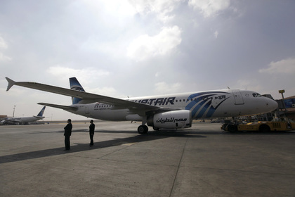 Летевший из Парижа египетский самолет пропал над Средиземным морем