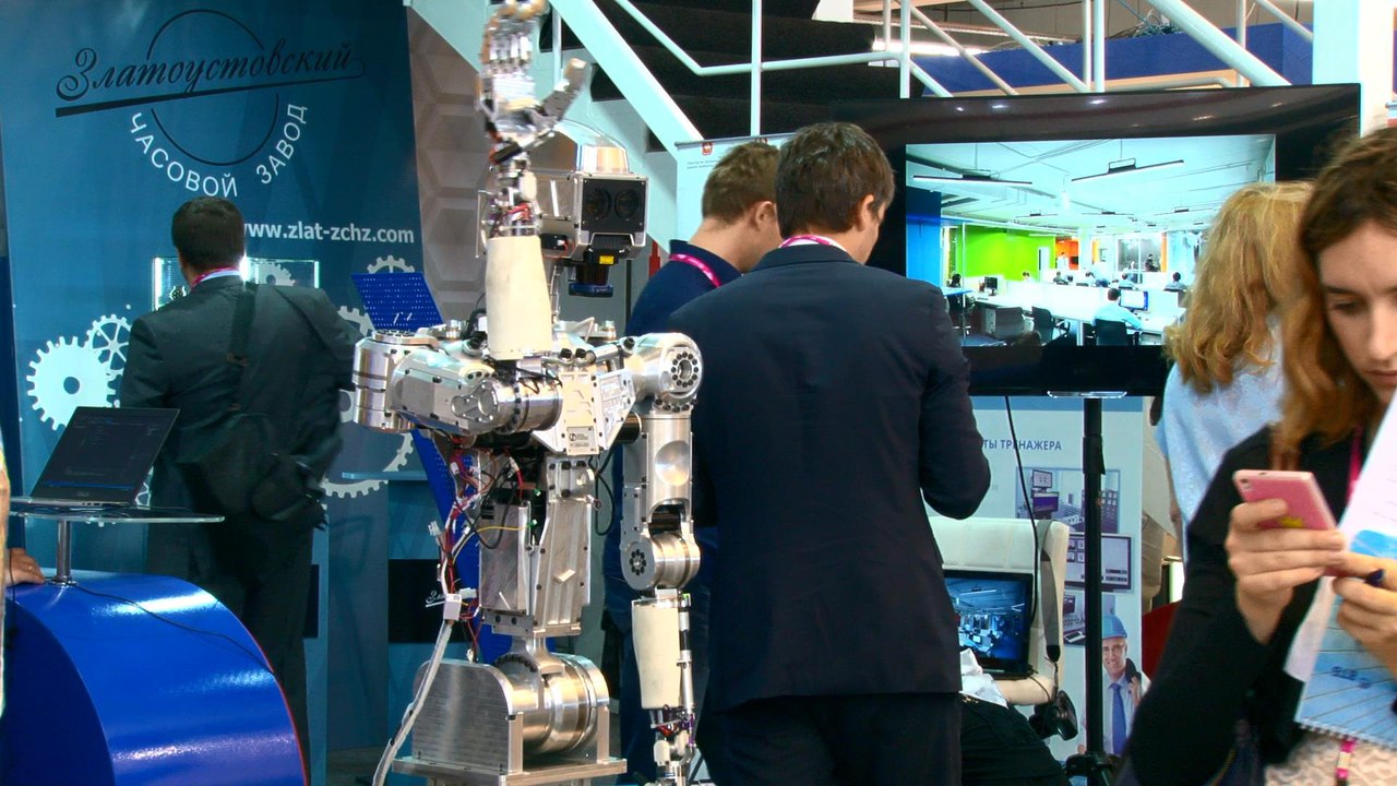 Блиндозер, конвертоплан и робот-музыкант. Что представил гостям «Иннопром-2016»