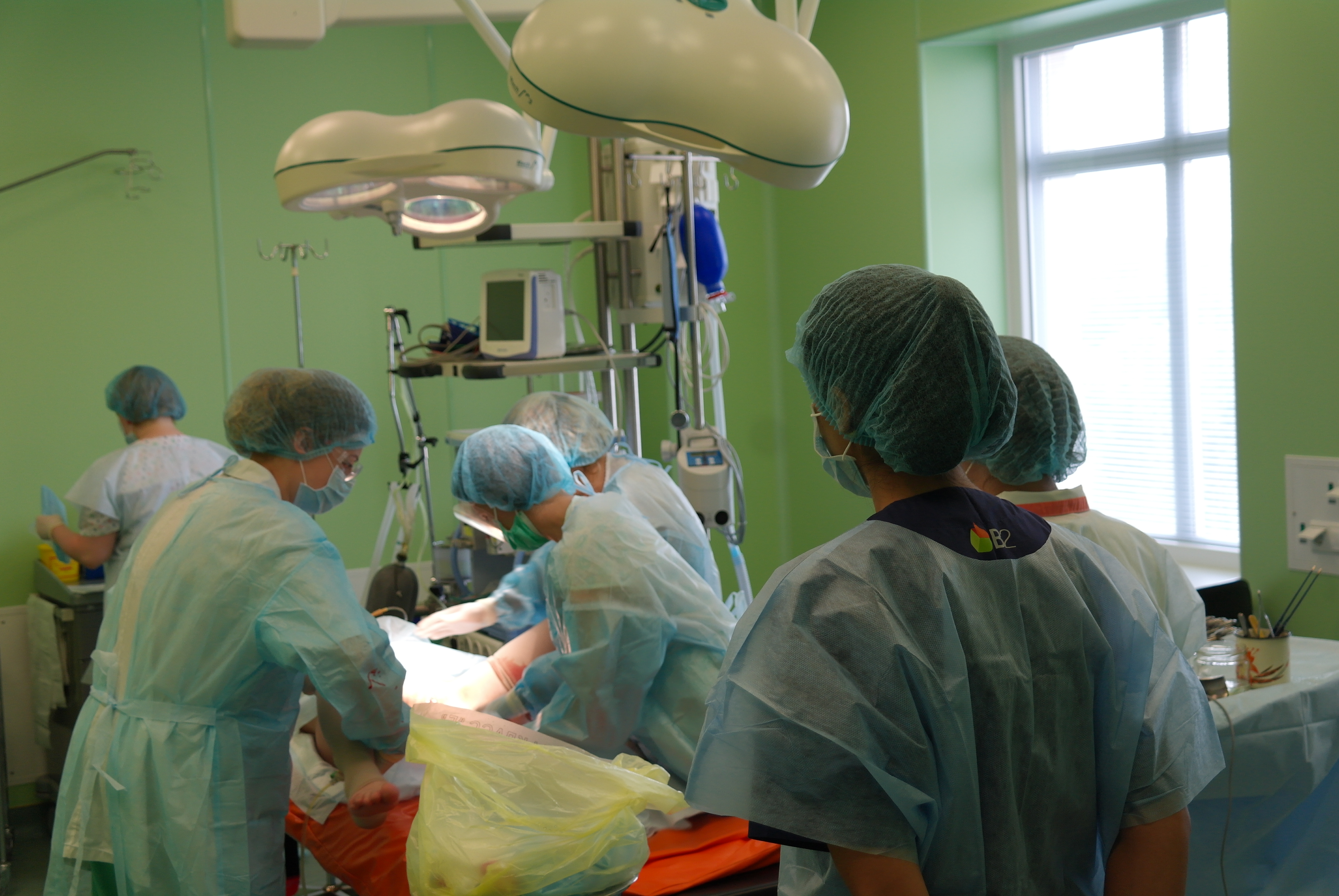 Свердловские хирурги провели уникальную операцию