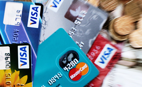 Банки начали выдавать кредитные карты клиентам до 25 лет