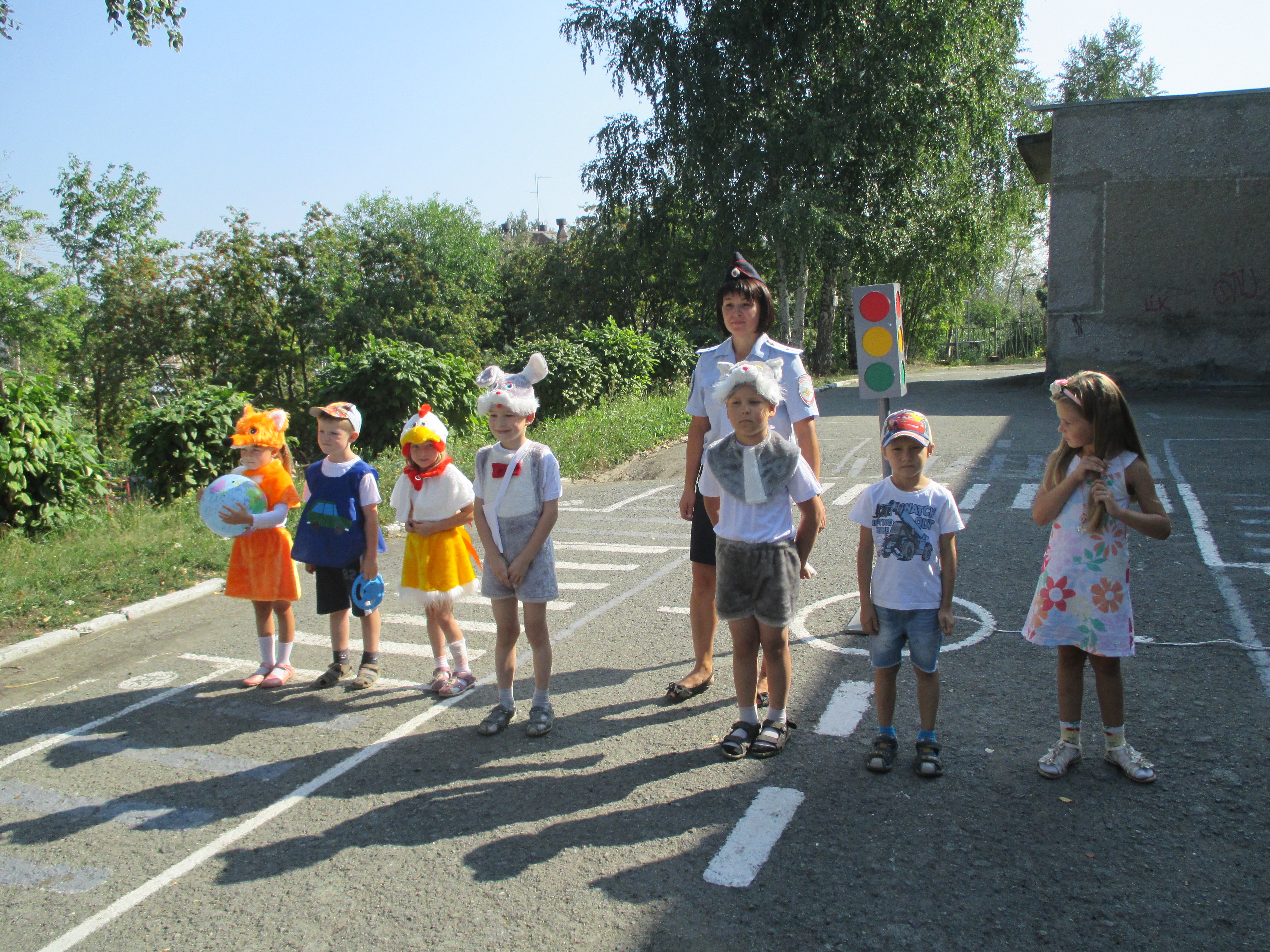 Спектакль по правилам дорожного движения  показали в детском саду №77