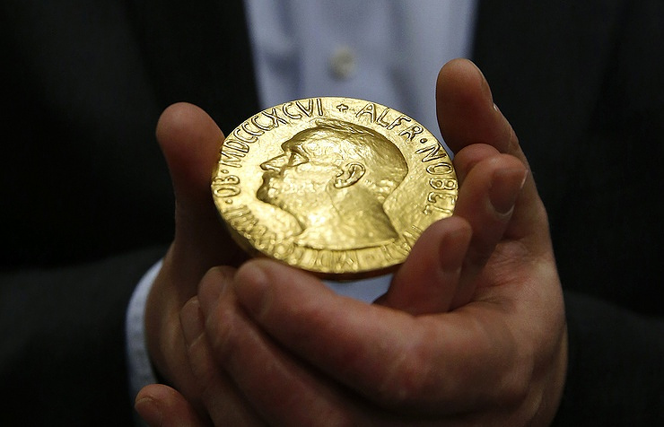 Нобелевскую премию по экономике вручили учёным, описавшим идеальный контракт