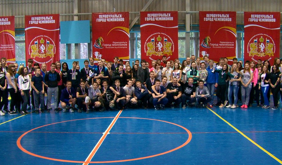 В Первоуральске прошло спортивное посвящение первокурсников в студенты