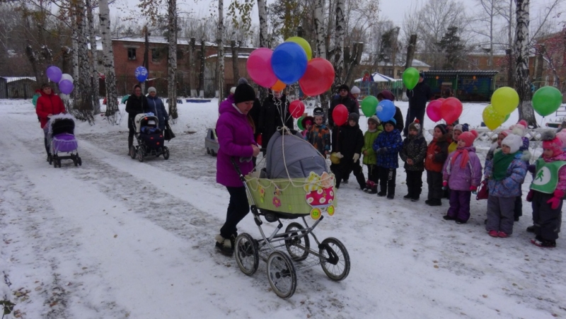 Парад колясок и танец знаков: в детсаду №59 прошёл праздник дорожной безопасности