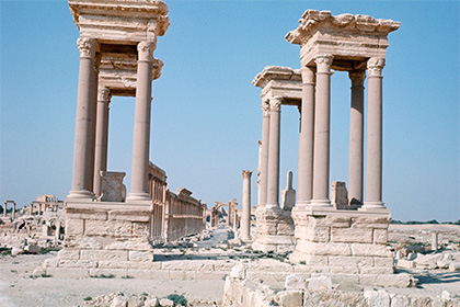 Боевики ИГ разрушили часть Римского театра и Тетрапилон в Пальмире