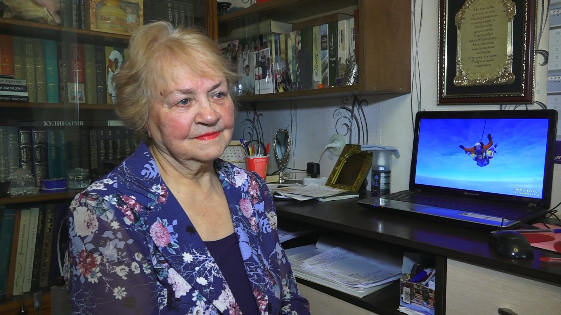 Отважная бабушка! Прыжок с парашютом совершила  80-летняя жительница Екатеринбурга