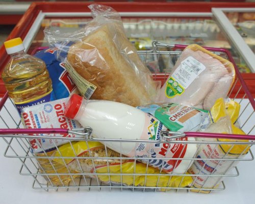 Минимальный набор продуктов питания подорожал до 3726 рублей‍