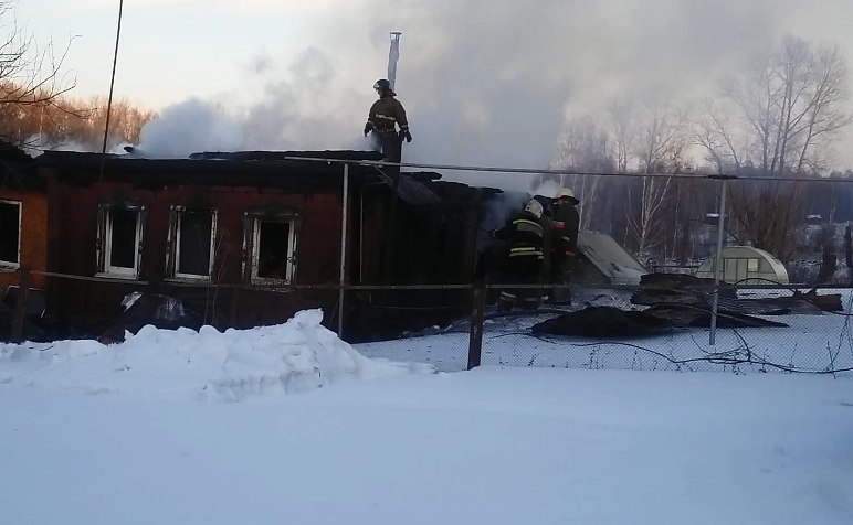 Крупный пожар произошел в Первоуральске