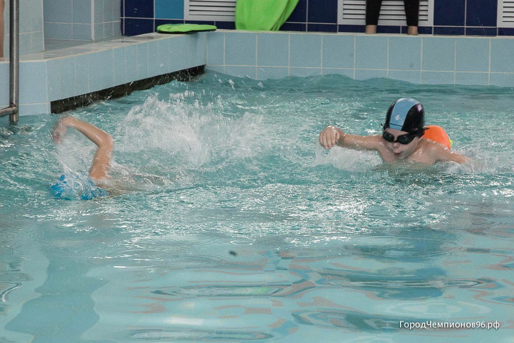 Дошкольники Первоуральска поздравят мам с 8 марта заплывами в бассейне