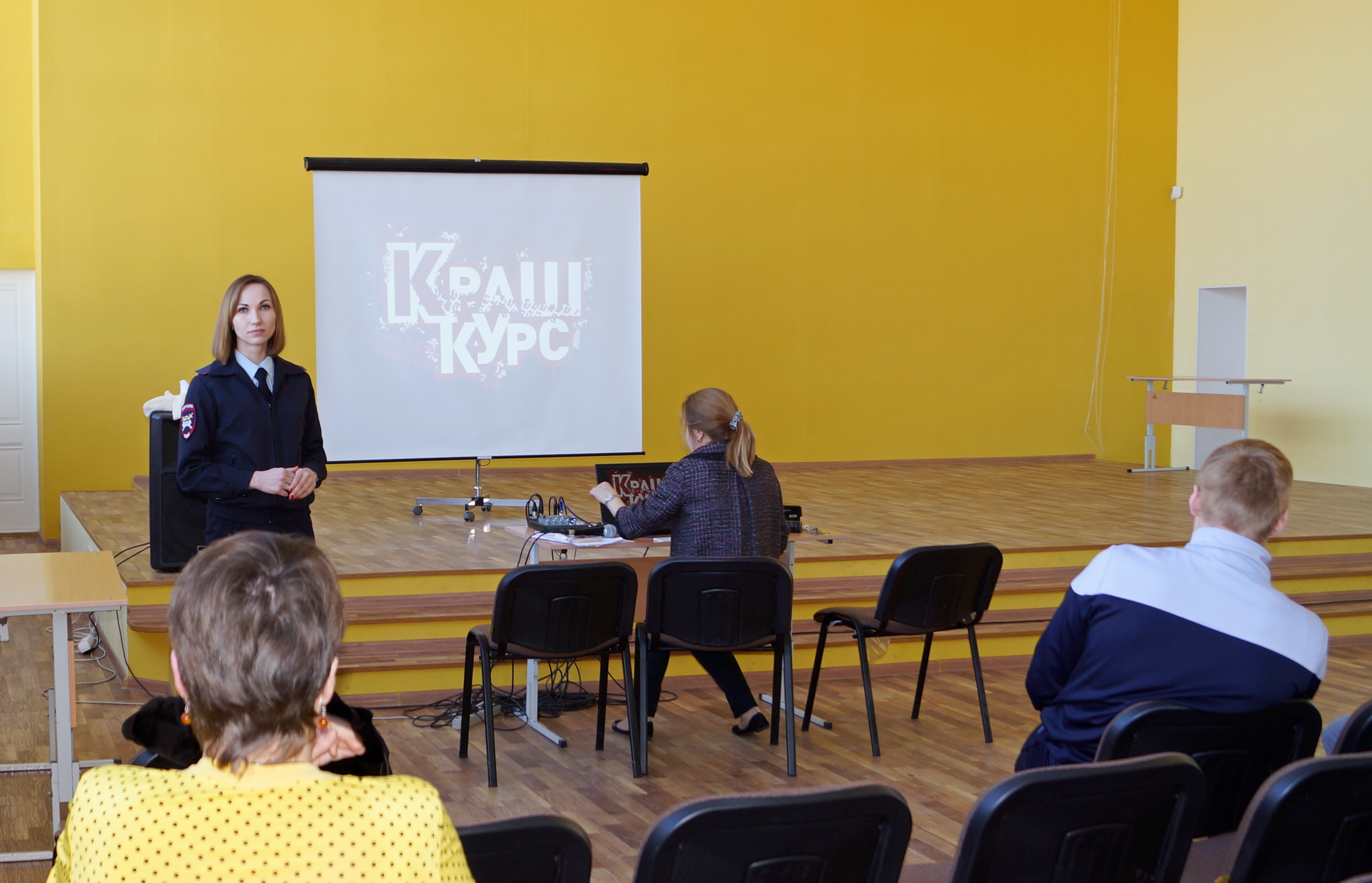 Сотрудники ГИБДД Первоуральска вновь провели «Краш-курс» для студентов 