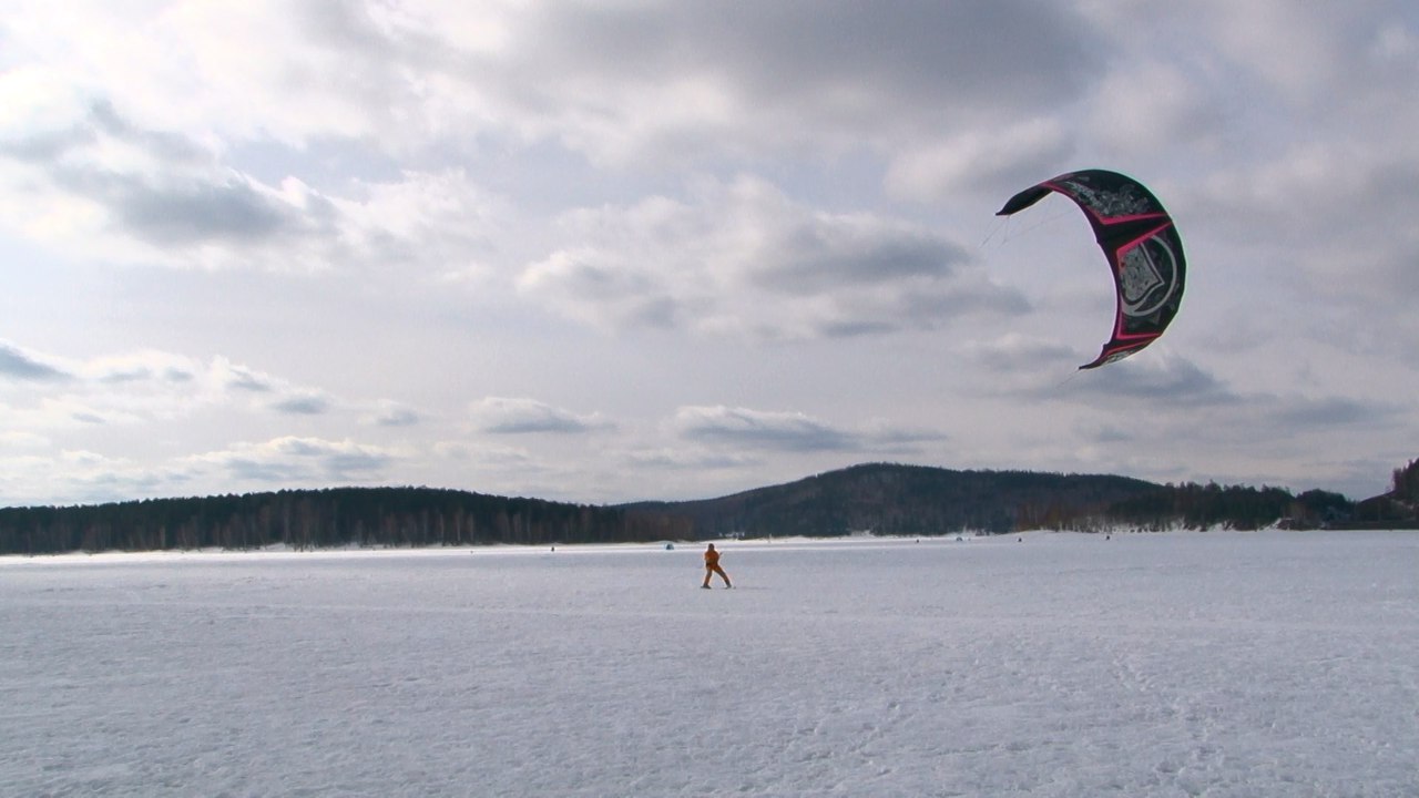 Первоуральцев познакомили с новым видом спорта - сноукайтингом