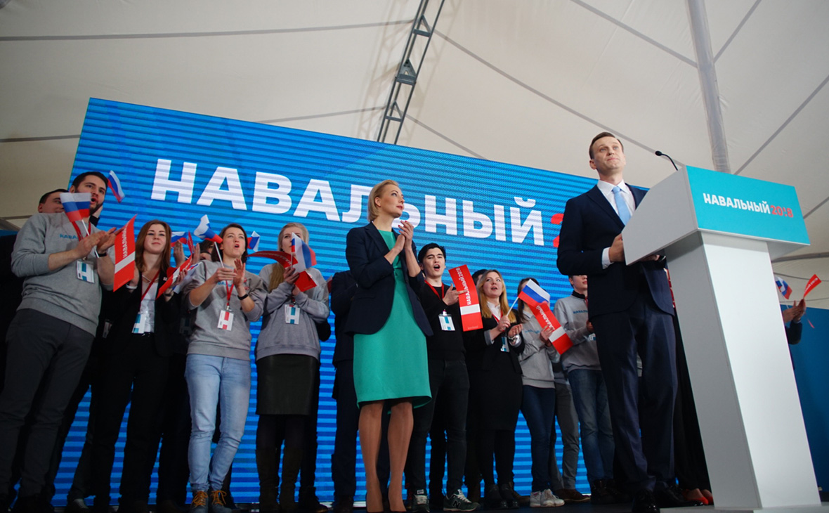 Навальному отказали