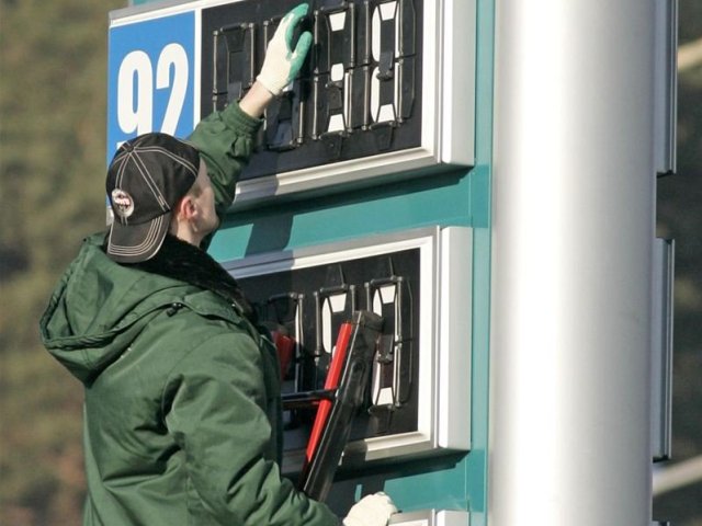 Цена на бензин вырастет до 100 рублей