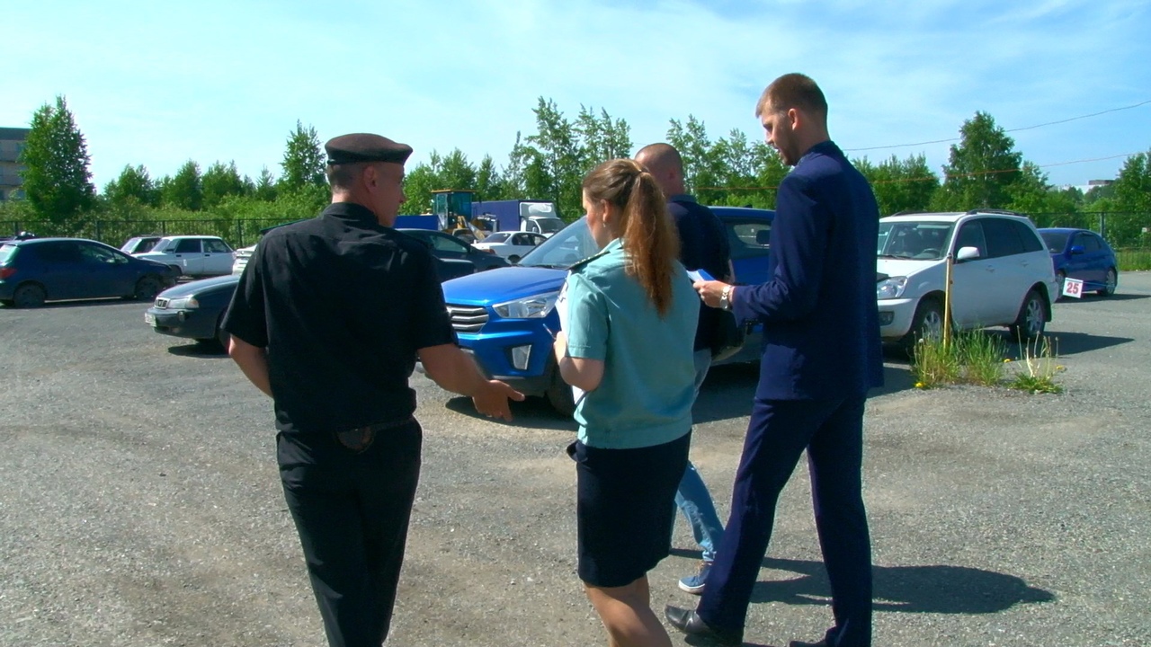 Налоговики и судебные приставы вышли в рейд