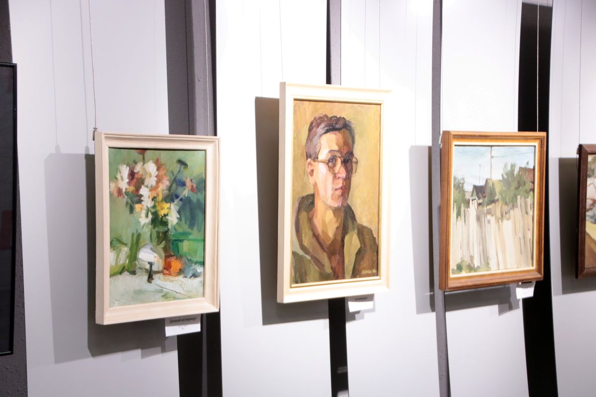 Открылась выставка живописи художника Юрия Лопаева