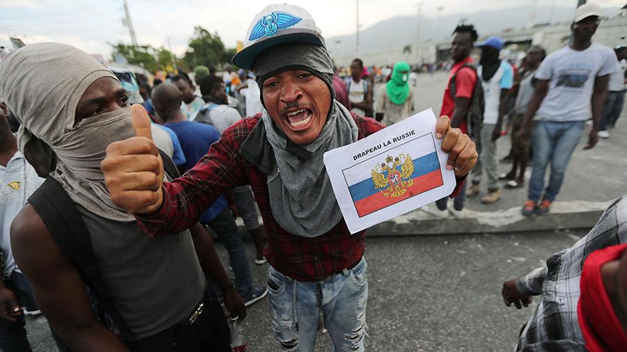 Жители Гаити выступили против США и призвали на помощь Россию