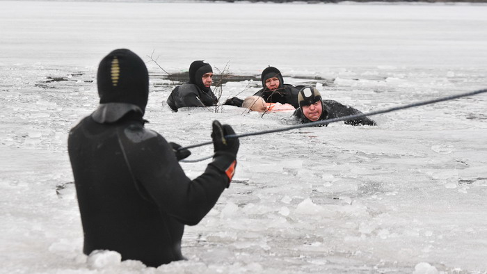 Погиб, провалившись под лёд