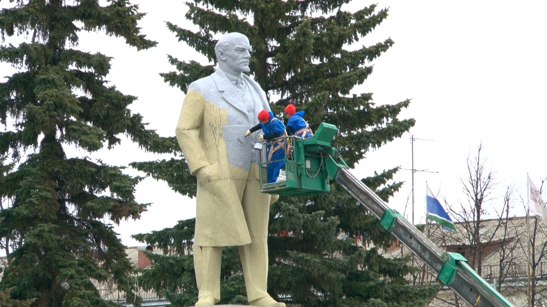 Обновили памятник Ленину