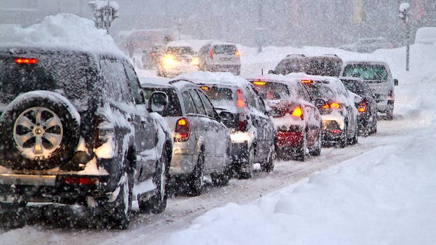 Предложено ограничить скорость движения автомобилей зимой