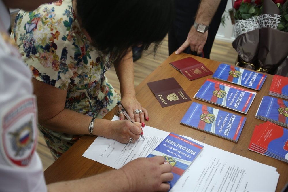 Более ста бывших крымчан подали заявления на российское гражданство